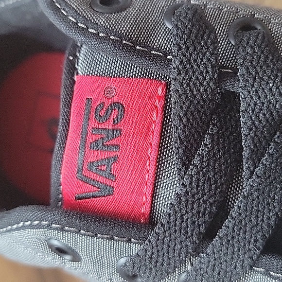 Van's Atwood Brand new in the box authentic uper textile. - Picture 4 of 11